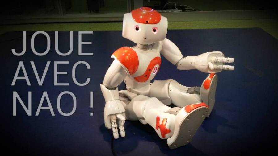 joue_avec_nao.jpg