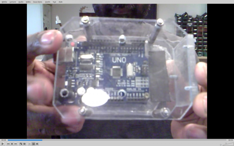 Projets robot sumo pilote par la carte arduino uno robotsumo plexi 1