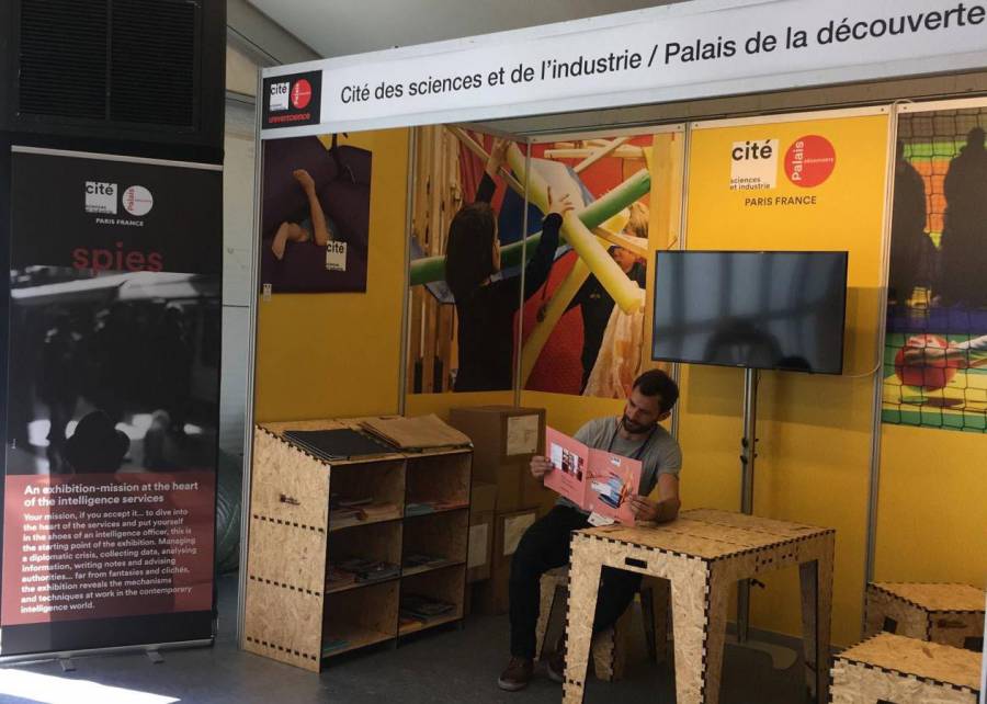 stand_ecsite