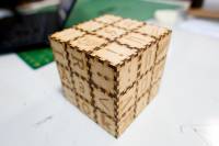 les 27 cubes se combinent en un gros cube